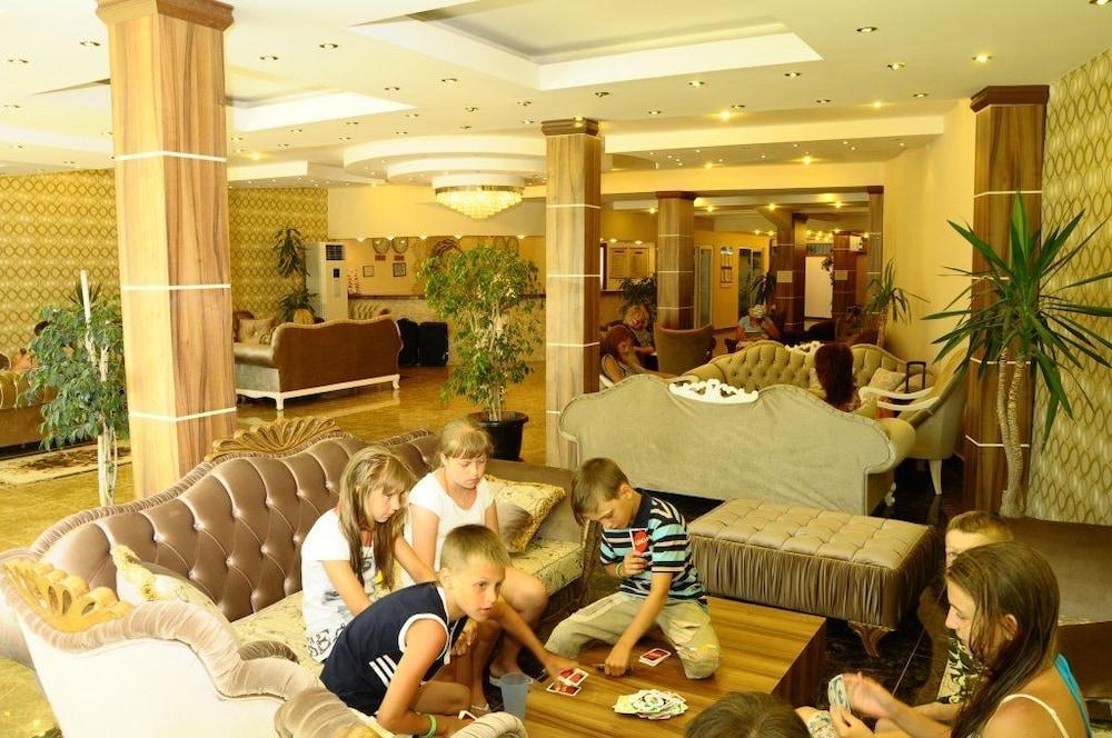 Club Tess Hotel Konaklı Екстериор снимка