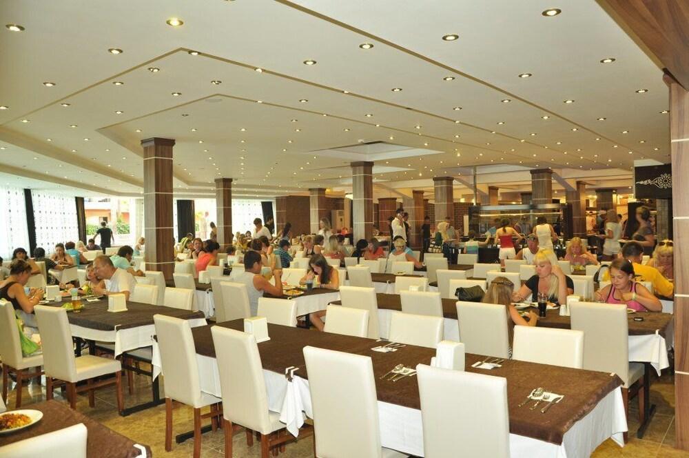 Club Tess Hotel Konaklı Екстериор снимка
