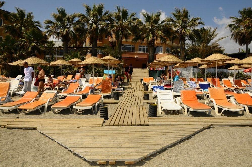 Club Tess Hotel Konaklı Екстериор снимка